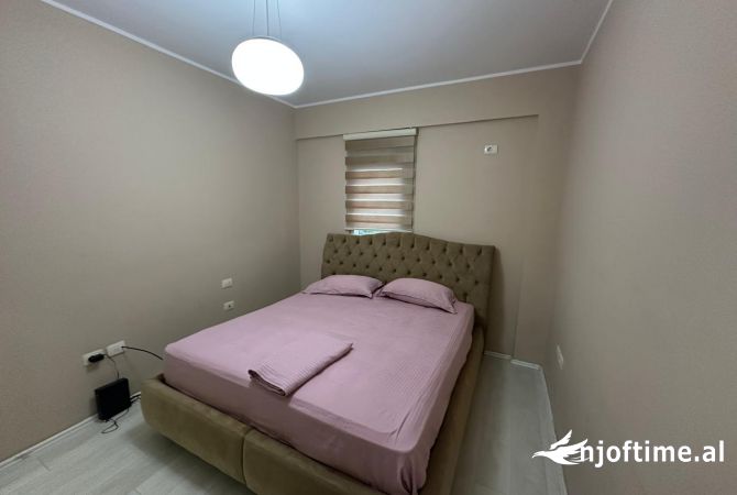 Shtepi me qera Apartament ne Tirane, 3+1, Mobilimi E mobiluar, Pagesa 1,100  Euro.