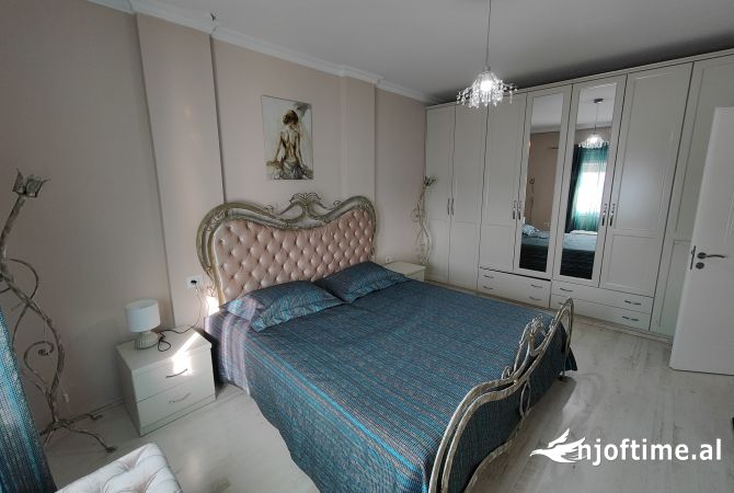 Shtepi me qera Apartament ne Tirane, 2+1, Mobilimi E mobiluar, Pagesa 800  Euro.