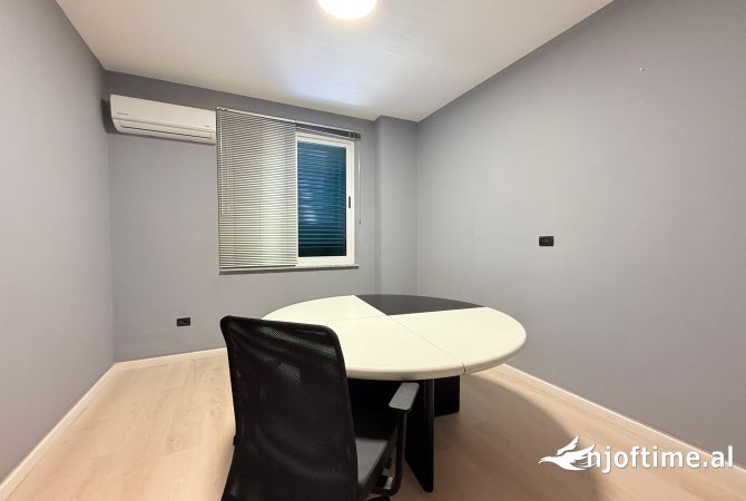 Ambient biznesi me qera 3+1 ne Tirane - 900 Euro