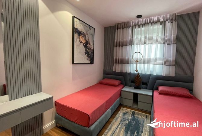 Shtepi me qera Vila Luksoze ne Tirane, 3+1, Mobilimi E mobiluar, Pagesa 4,000  Euro.