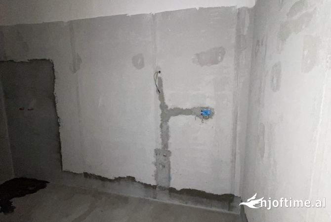 Shtepi ne shitje Apartament ne Tirane, 2+1, Mobilimi Bosh, pa mobiluar, Pagesa 171,000  Euro.