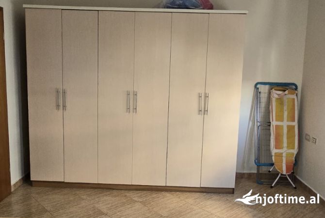 Shtepi me qera Apartament ne Tirane, 2+1, Mobilimi E mobiluar, Pagesa 650  Euro.