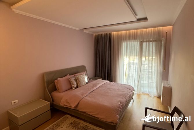 Shtepi ne shitje Apartament ne Tirane, 3+1, Mobilimi E mobiluar, Pagesa 360,000  Euro.