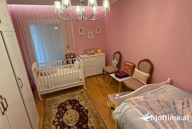 Shtepi ne shitje Apartament ne Tirane, 3+1, Mobilimi E mobiluar, Pagesa 360,000  Euro.