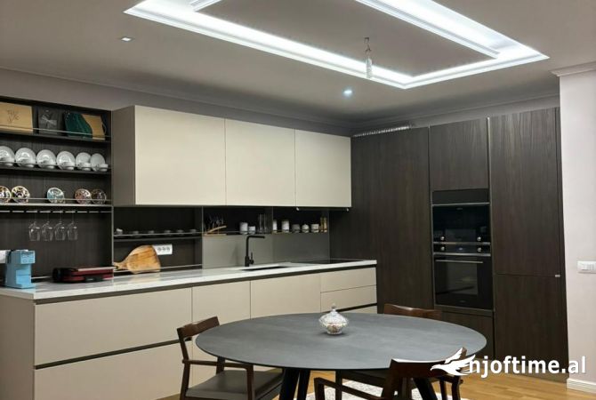 Shtepi ne shitje Apartament ne Tirane, 3+1, Mobilimi E mobiluar, Pagesa 360,000  Euro.