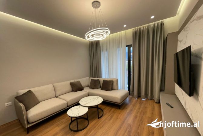 Shtepi me qera 2+1 ne Tirane - 830 Euro