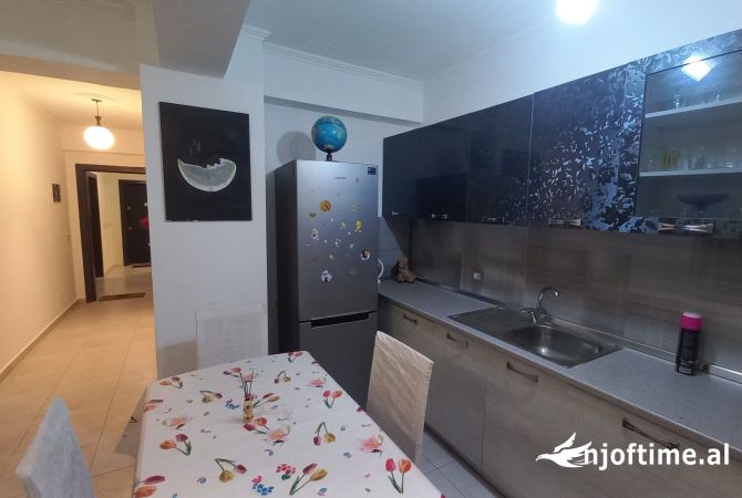 Shtepi ne shitje Apartament ne Tirane, 1+1, Mobilimi E mobiluar, Pagesa 105,000  Euro.