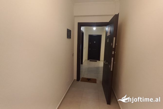 Shtepi ne shitje Apartament ne Tirane, 1+1, Mobilimi E mobiluar, Pagesa 105,000  Euro.