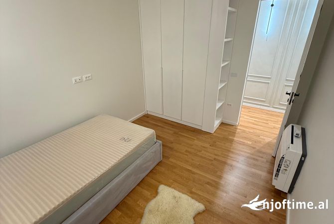 Shtepi me qera Apartament ne Tirane, 3+1, Mobilimi E mobiluar, Pagesa 2,000  Euro.
