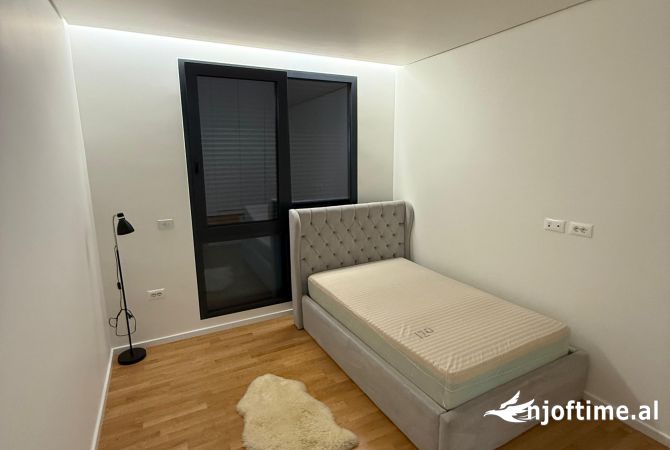 Shtepi me qera Apartament ne Tirane, 3+1, Mobilimi E mobiluar, Pagesa 2,000  Euro.
