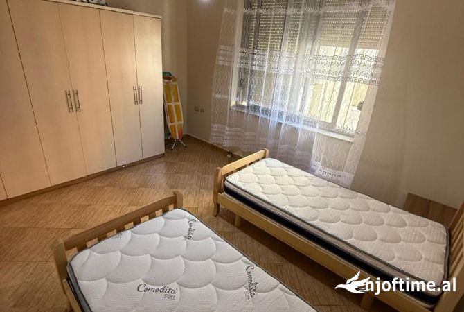 Shtepi me qera Apartament ne Tirane, 2+1, Mobilimi E mobiluar, Pagesa 650  Euro.