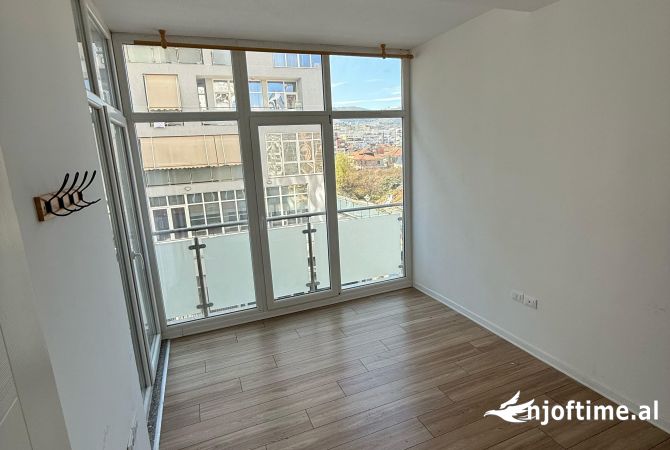 Ambient biznesi me qera 3+1 ne Tirane - 1,500 Euro