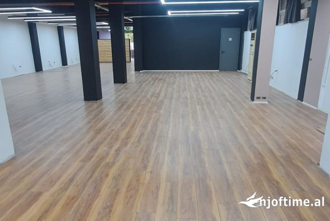 Ambient biznesi me qera 3+1 ne Tirane - 2,500 Euro