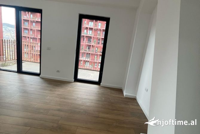 Ambient biznesi me qera 3+1 ne Tirane - 1,300 Euro