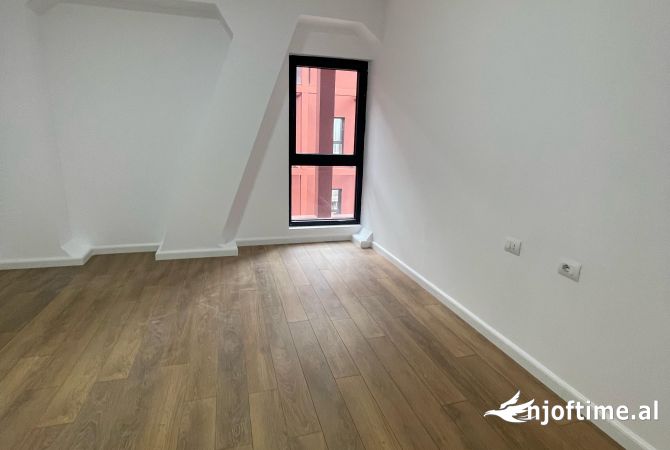 Ambient biznesi me qera 3+1 ne Tirane - 1,300 Euro