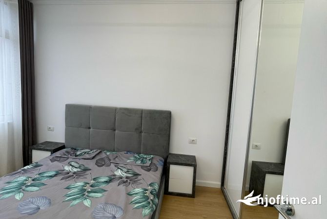 Shtepi ne shitje Apartament ne Tirane, 2+1, Mobilimi E mobiluar, Pagesa 150,000  Euro.