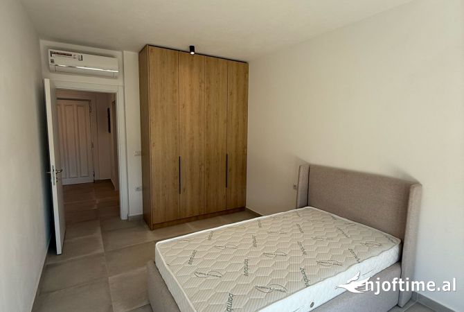 Shtepi me qera Vila Luksoze ne Tirane, 3+1, Mobilimi E mobiluar, Pagesa 2,300  Euro.