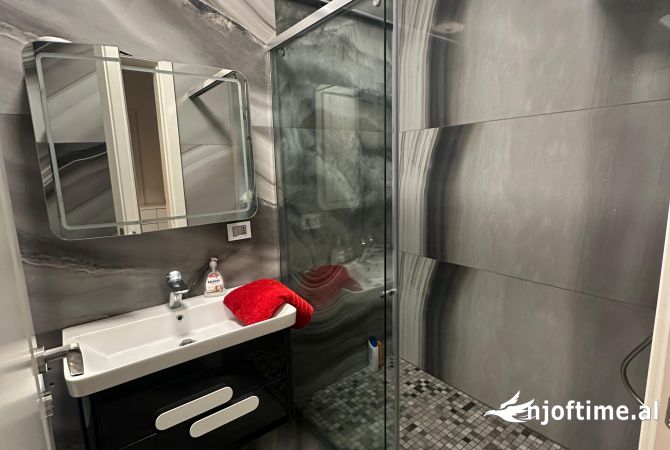 Shtepi ne shitje Apartament ne Tirane, 2+1, Mobilimi Pjeserisht e mobiluar, Pagesa 355,000  Euro.