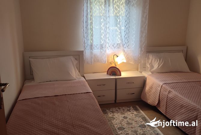 Shtepi me qera Shtepi Private ne Tirane, 3+1, Mobilimi E mobiluar, Pagesa 800  Euro.
