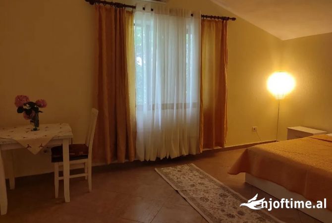 Shtepi me qera Shtepi Private ne Tirane, 3+1, Mobilimi E mobiluar, Pagesa 800  Euro.