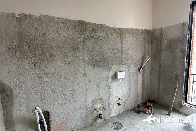 Shtepi ne shitje Apartament ne Tirane, 2+1, Mobilimi Bosh, pa mobiluar, Pagesa 345,000  Euro.