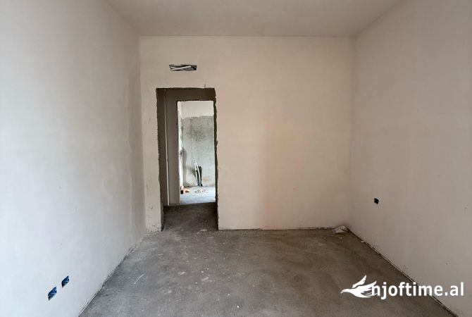 Shtepi ne shitje Apartament ne Tirane, 2+1, Mobilimi Bosh, pa mobiluar, Pagesa 345,000  Euro.