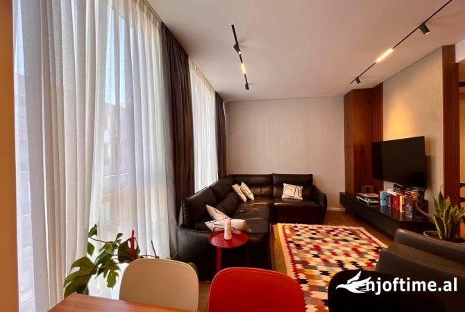 Shtepi ne shitje Apartament ne Tirane, 2+1, Mobilimi E mobiluar, Pagesa 255,000  Euro.