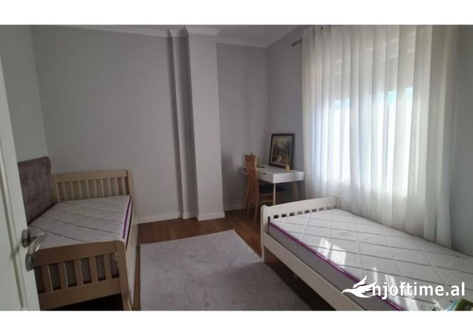 Shtepi ne shitje Apartament ne Tirane, 2+1, Mobilimi E mobiluar, Pagesa 160,000  Euro.