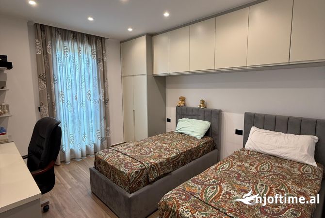 Shtepi me qera Apartament ne Tirane, 2+1, Mobilimi E mobiluar, Pagesa 1,700  Euro.
