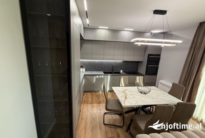 Shtepi me qera 2+1 ne Tirane - 1,600 Euro
