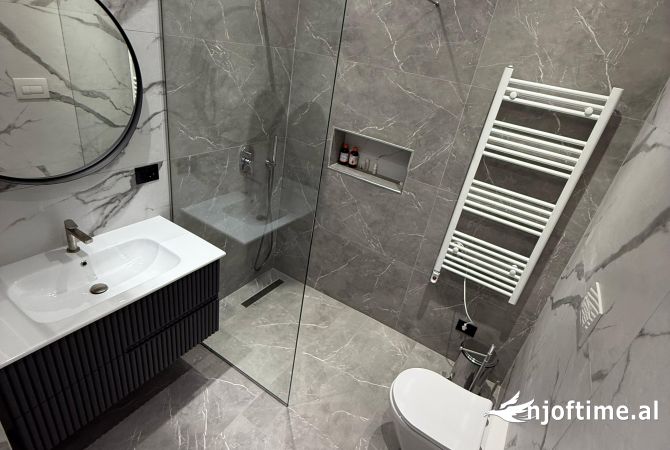 Shtepi me qera Apartament ne Tirane, 2+1, Mobilimi E mobiluar, Pagesa 1,600  Euro.