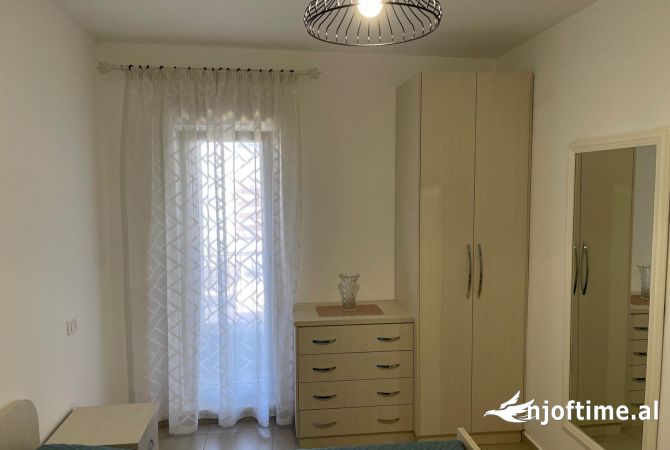 Shtepi ne shitje Apartament ne Tirane, 1+1, Mobilimi E mobiluar, Pagesa 145,000  Euro.