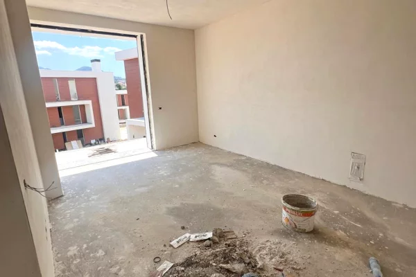 Shtepi ne shitje Apartament ne Tirane, 1+1, Mobilimi Bosh, pa mobiluar, Pagesa 159,400  Euro.