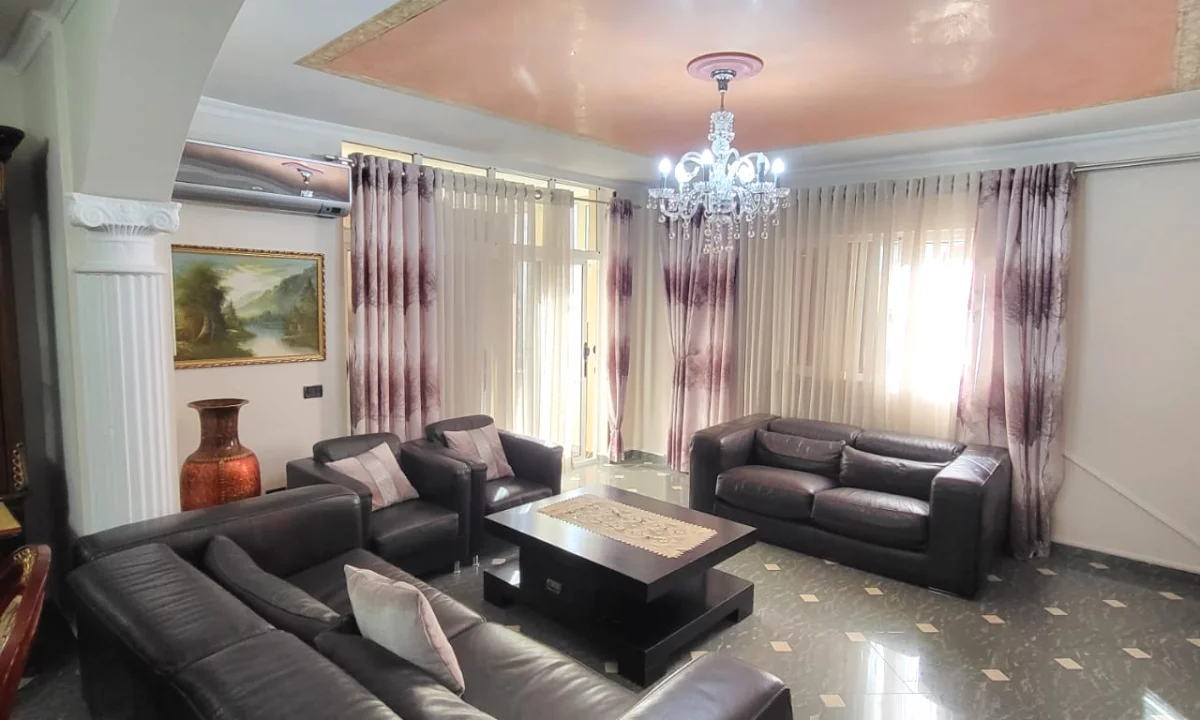 Shtepi me qera Apartament ne Tirane, 3+1, Mobilimi E mobiluar, Pagesa 700  Euro.