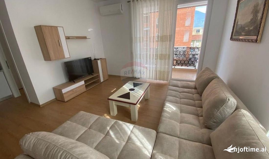 Shtepi me qera Apartament ne Tirane, 2+1, Mobilimi Pjeserisht e mobiluar, Pagesa 600  Euro.