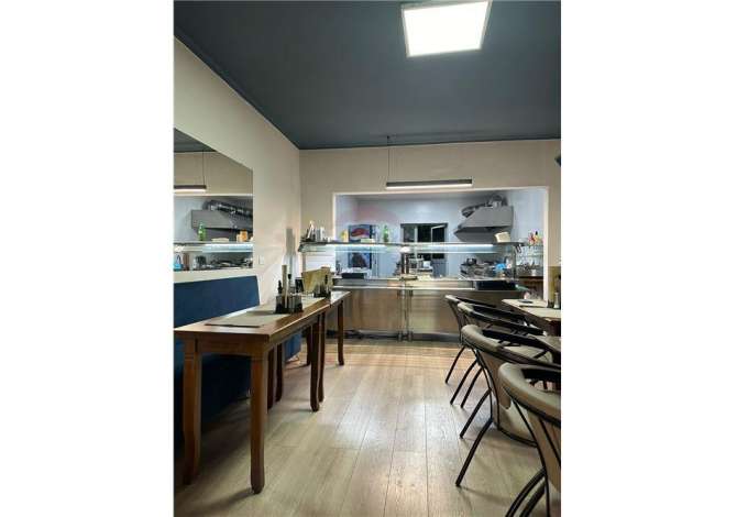 Ambient biznesi me qera 2+1 ne Tirane - 1,500 Euro