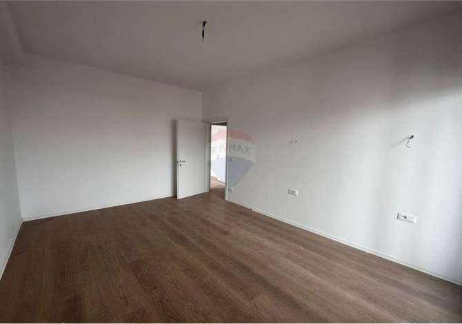 Ambient biznesi me qera 3+1 ne Tirane - 1,700 Euro
