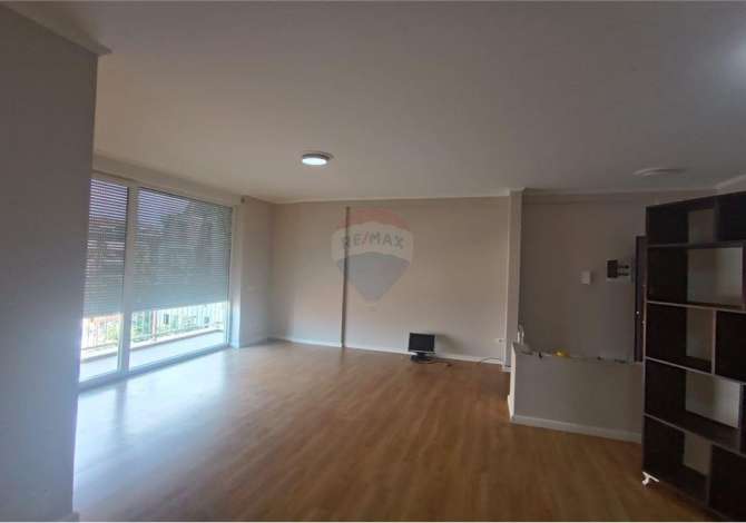 Ambient biznesi me qera 3+1 ne Tirane - 1,000 Euro