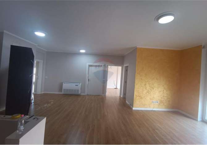 Zyre - Me Qera - 21 Dhjetori - Tirane