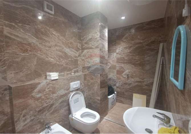 Zyre - Me Qera - 21 Dhjetori - Tirane