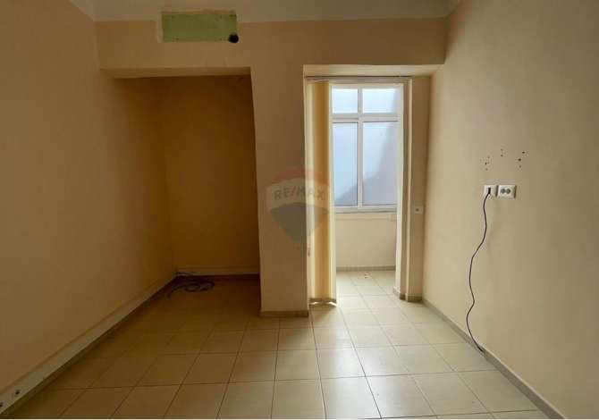 Ambient biznesi me qera 3+1 ne Tirane - 600 Euro