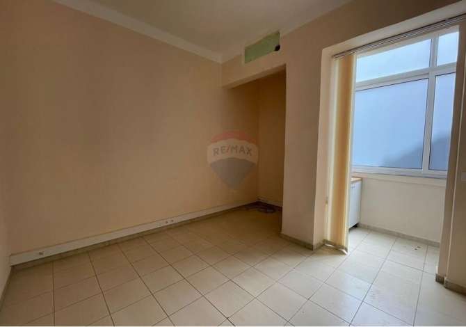 Ambient biznesi me qera 3+1 ne Tirane - 600 Euro