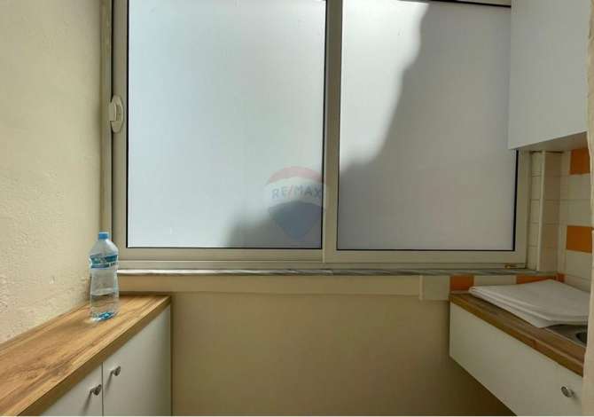 Zyre - Me Qera - Bllok - Tirane 