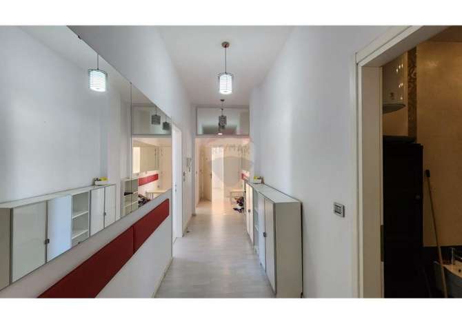 Zyre - Me Qera - Bllok - Tirane