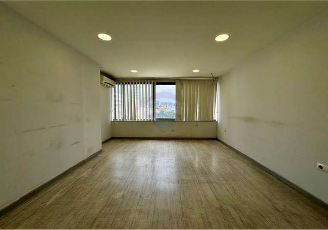 Ambjent Zyrash - Me Qera - Zogu i Zi - Tirane