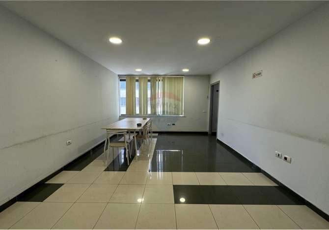 Ambjent Zyrash - Me Qera - Zogu i Zi - Tirane