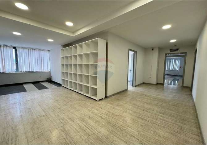 Ambient biznesi me qera 3+1 ne Tirane - 2,400 Euro