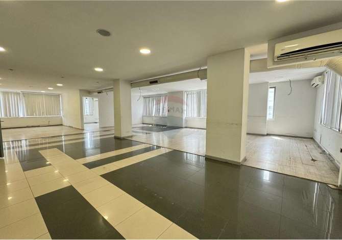 Ambient biznesi me qera 3+1 ne Tirane - 2,400 Euro