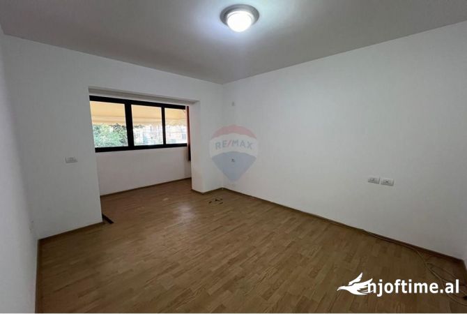 Ambient biznesi me qera 3+1 ne Tirane - 850 Euro