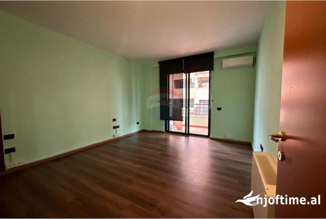 Ambient biznesi me qera 3+1 ne Tirane - 1,500 Euro
